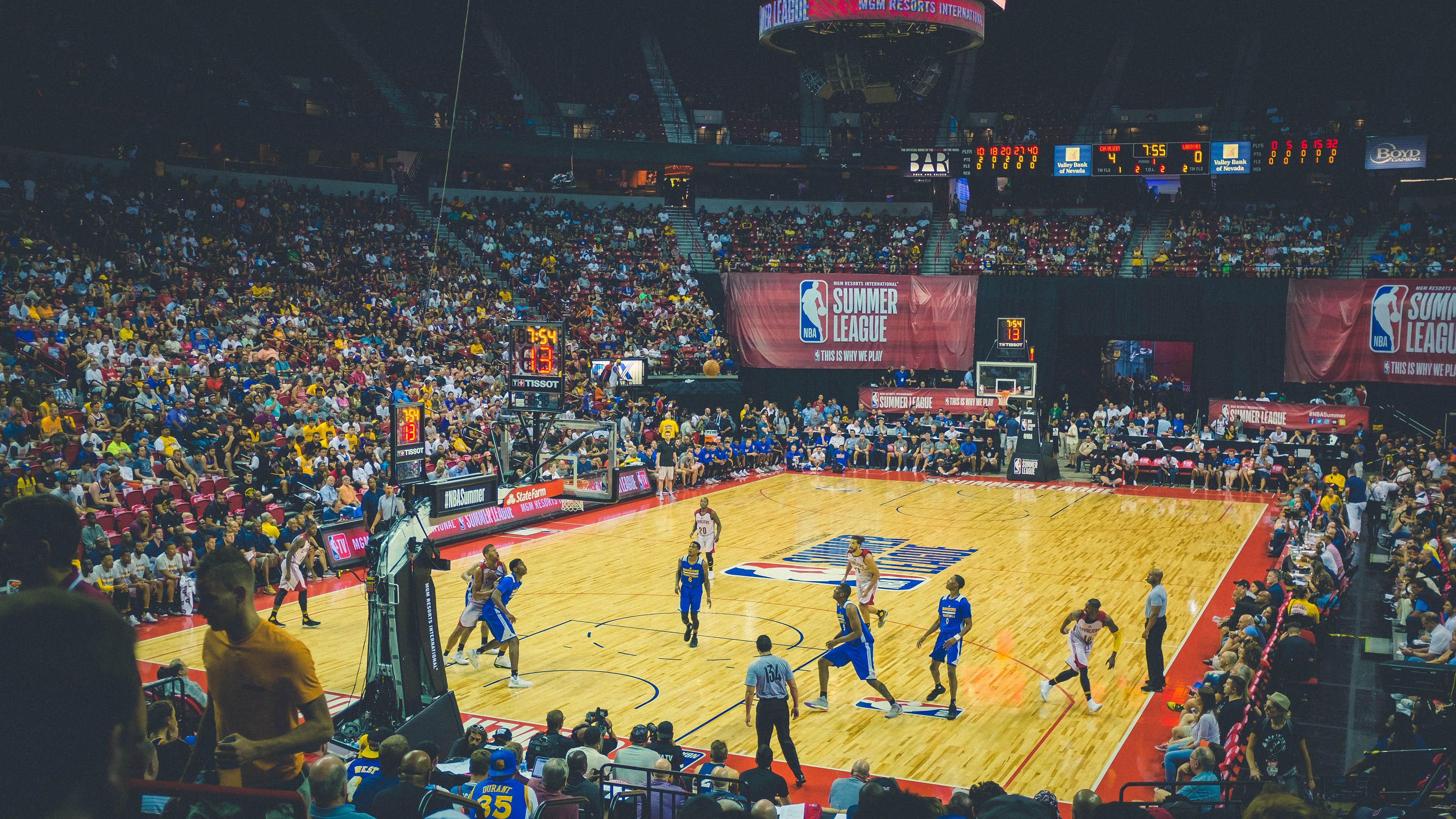 女子联赛发展:商业赞助提升女子篮球职业化进程,女子篮球联盟